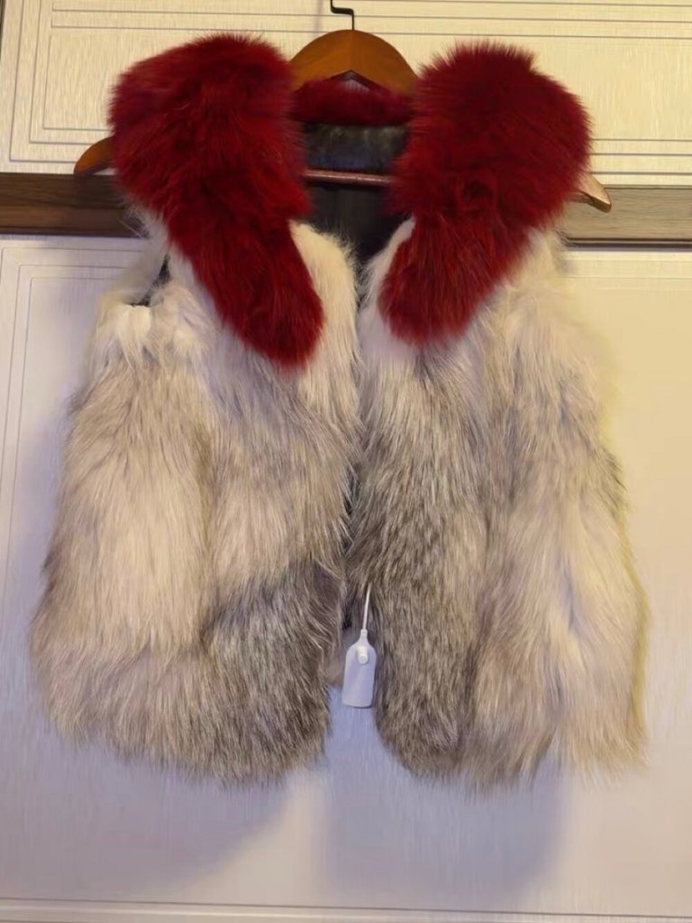 Marble Fox Fur Vest with Red Fur Collar – One Size